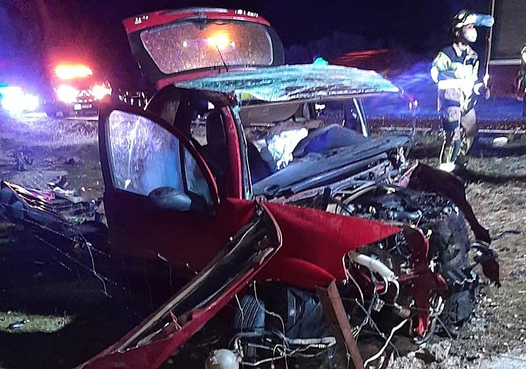 Muere un hombre tras un choque frontal entre dos vehículos cerca de Aldea del Cano