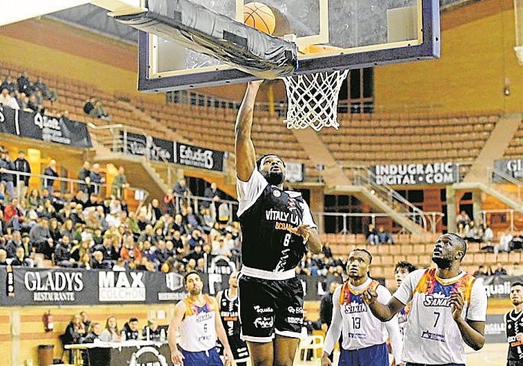 El BCB doblega y da caza en la tabla al San Antonio