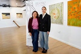 Beatriz de la Cámara junto a la concejal Anabel Cidoncha.