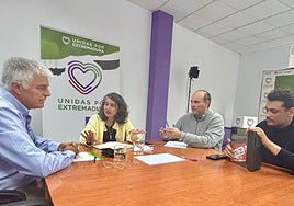 Irene de Miguel, de Unidas por Extremadura, junto a Luis Cortés, del sindicato agrario La Unión.
