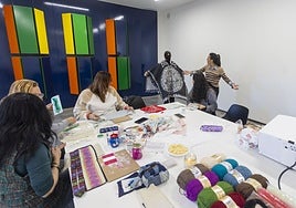 Uno de los talleres que realiza Adhex en el museo Helga de Alvear.