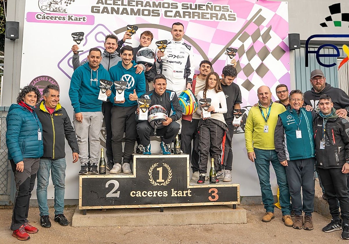 Podio final con los ganadores de las Series de Resistencia de Cáceres-