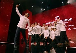 Imagen de los chefs de los 16 restaurantes con tres estrellas Michelin, entre ellos Toño Pérez.