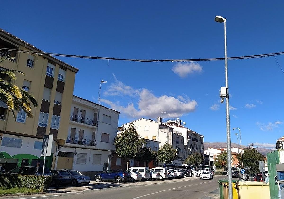 Una de las cámaras inteligentes de tráfico ubicada junto a la estación de autobuses.