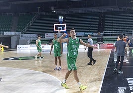 Albert Lafuente se lamenta después de perder un partido en el Multiusos.