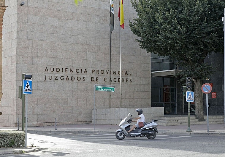 Condenan a cuatro menores por acoso continuado a un compañero de clase en Cáceres