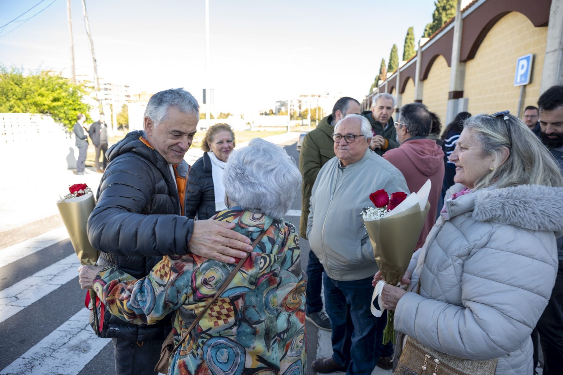 Fotos | La familia de Manuel Guillén Expósito inhuma sus restos en el cementerio de San Juan de Badajoz