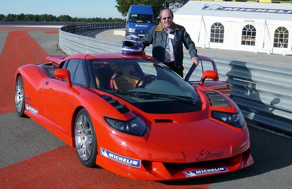 Con un Bugatti E110, con el que mayor velocidad ha alcanzado, 350Km/h probando unos Michelin