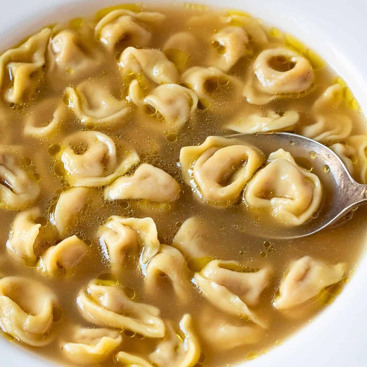 Sopa de tortellini