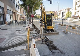 Obra de cambio de tuberías y acerado en María Auxiliadora.