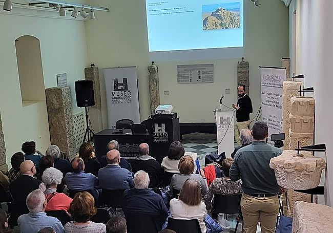 Diego Sanabria Murillo cerró las conferencias de otoño en el Arqueológico.
