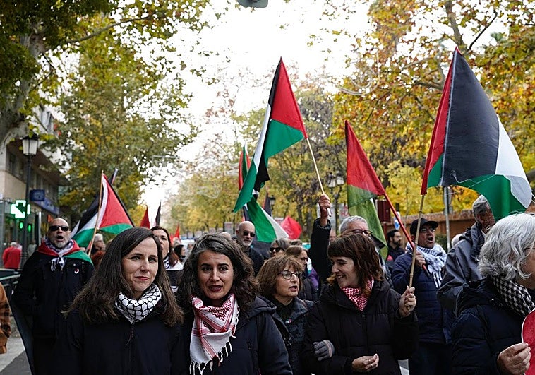 Ione Belarra asiste en Cáceres junto a Irene de Miguel a la manifestación en apoyo a Gaza