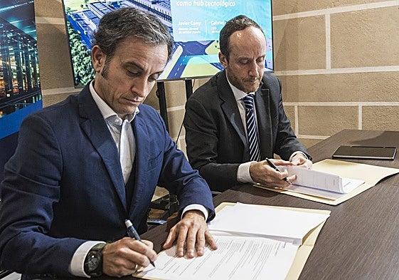 Momento de la firma del acuerdo de colaboración entre Nostrum Group y Aecom España.
