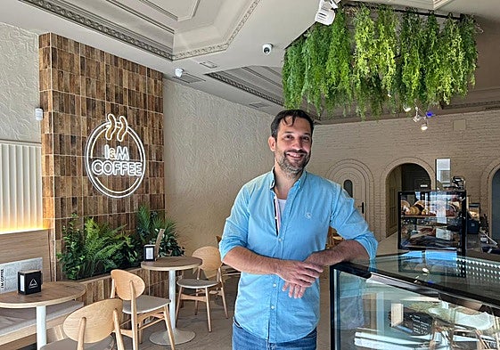 Imagen de Ignacio Parejo, uno de los dueños de I&M Coffee en Badajoz
