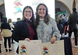 María Elena Galán Cruces y Mercedes Casco Rodríguez, el sábado en la finca El Toril.