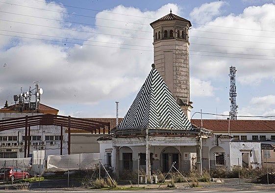 Antigua gasolinera de Cepansa, ya nuevo Bien de Interés Cultural, este martes.