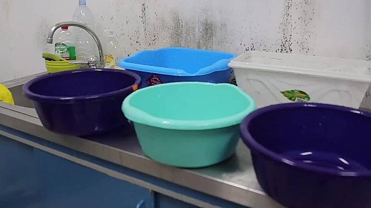 San Roque: un centro cívico lleno de goteras en Badajoz