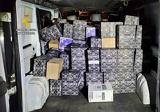 Tres detenidos cuando sustraían un millar de botellas de vino en el polígono industrial de Monesterio