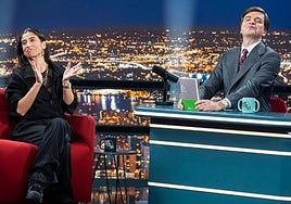 Carolina Yuste en el plató de 'Late Xou' con Marc Giró