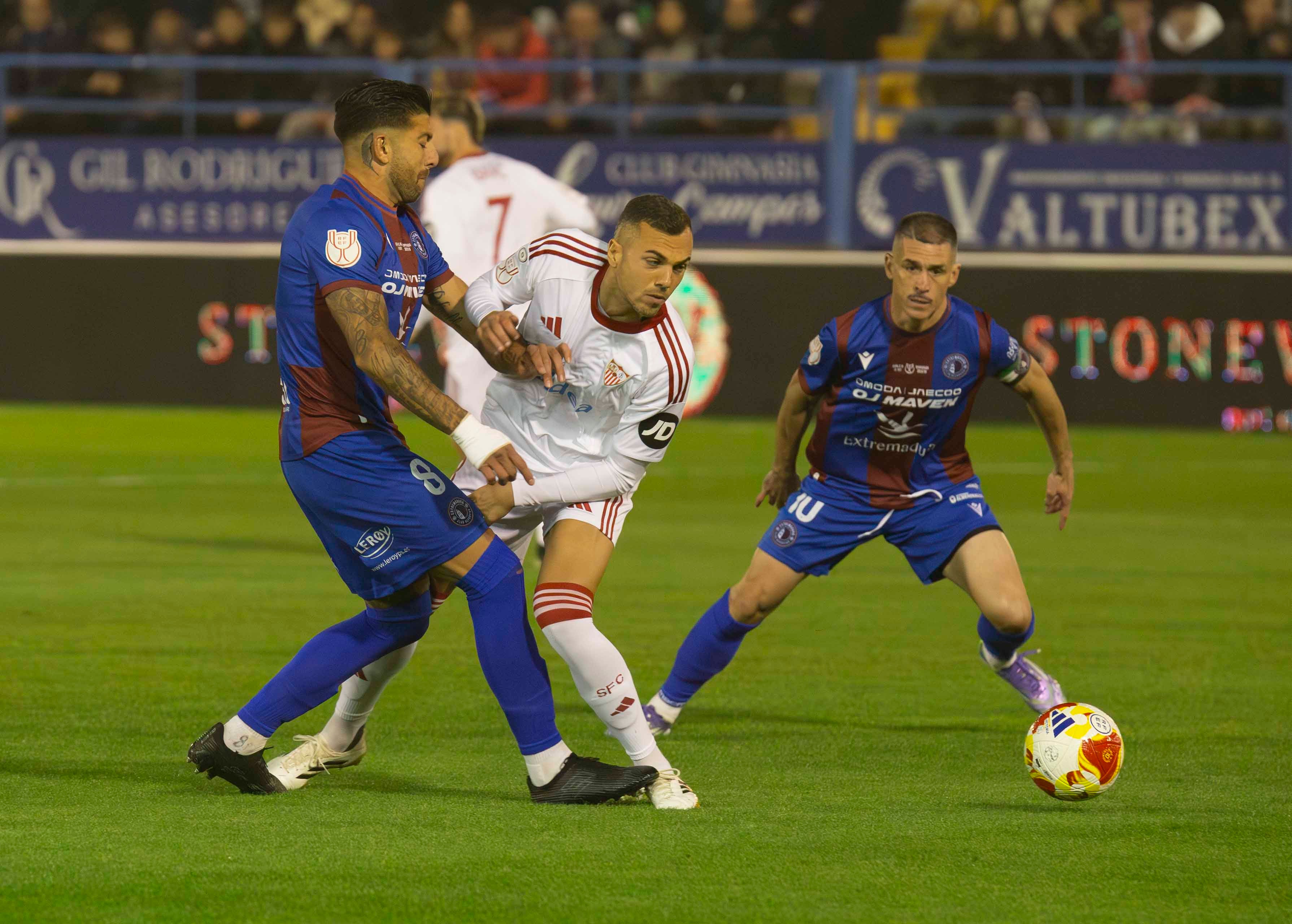 Fotos | Las mejores imágenes del partido Extremadura-Sevilla