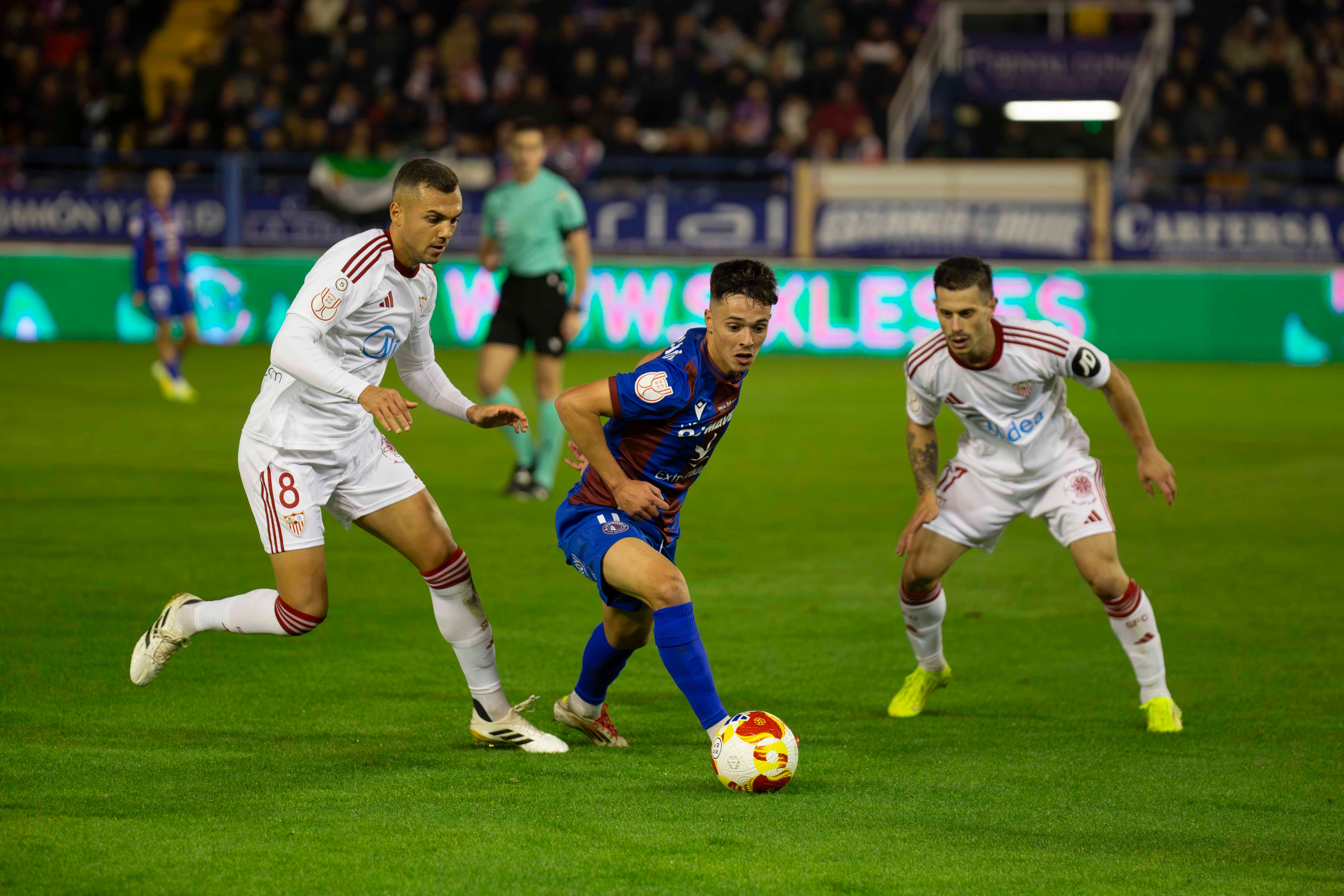 Fotos | Las mejores imágenes del partido Extremadura-Sevilla