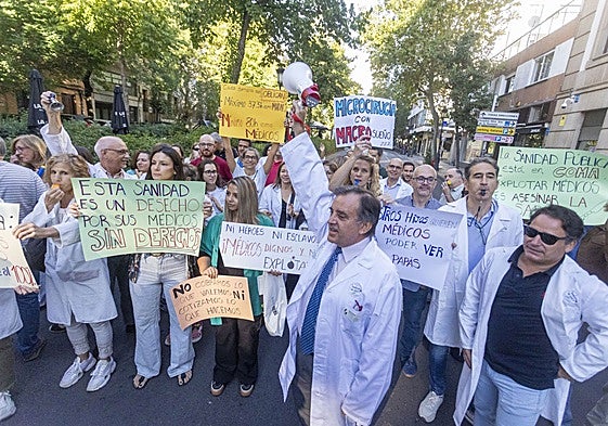 Concentración en Cáceres el pasado octubre contra el Estatuto Marco del Ministerio de Sanidad.