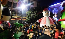 Ambiente en el parque infantil emplazado en la plaza de España.