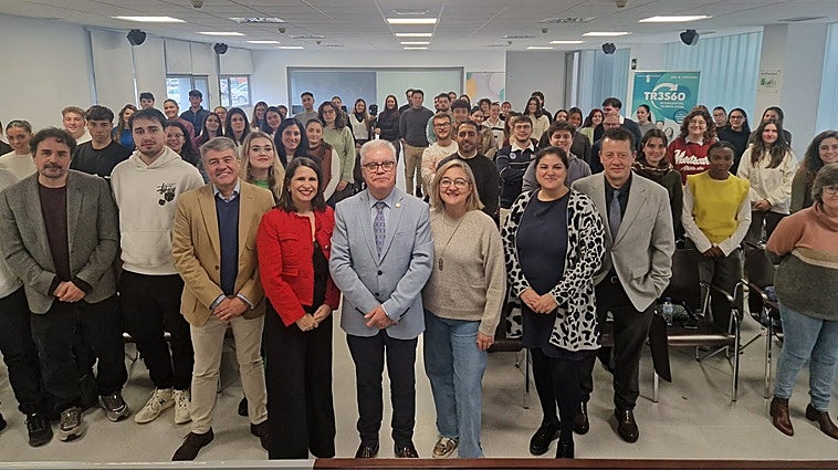 61 jóvenes reciben la beca de la UEx de retención de talento