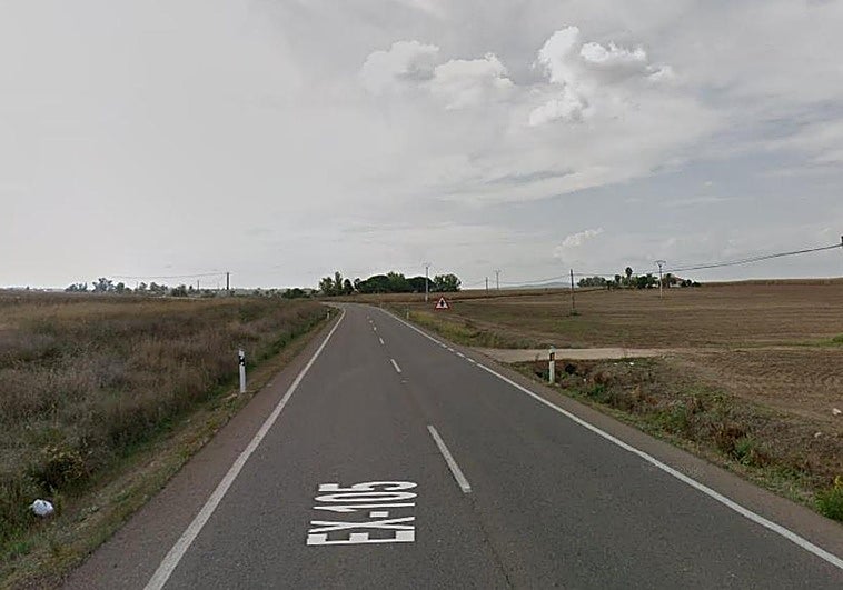 Herido muy grave un hombre de 28 años tras una salida de vía y vuelco en la provincia de Badajoz
