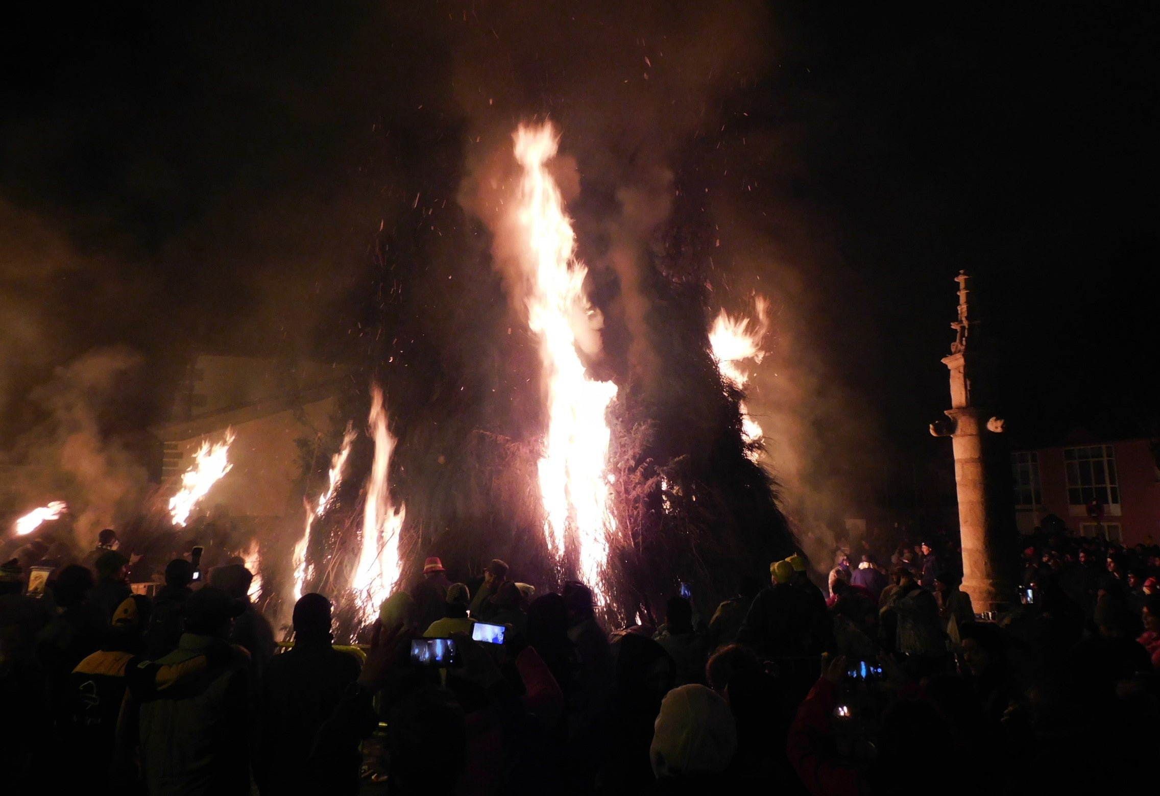 Así se vivió la fiesta de Los Escobazos en Jarandilla de la Vera
