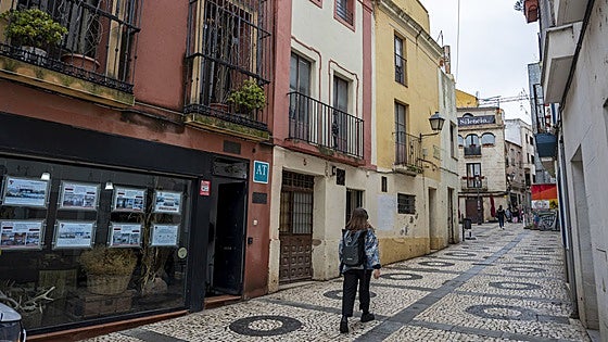 Varias áreas del centro de Badajoz aún no tienen luces navideñas aunque están en el contrato