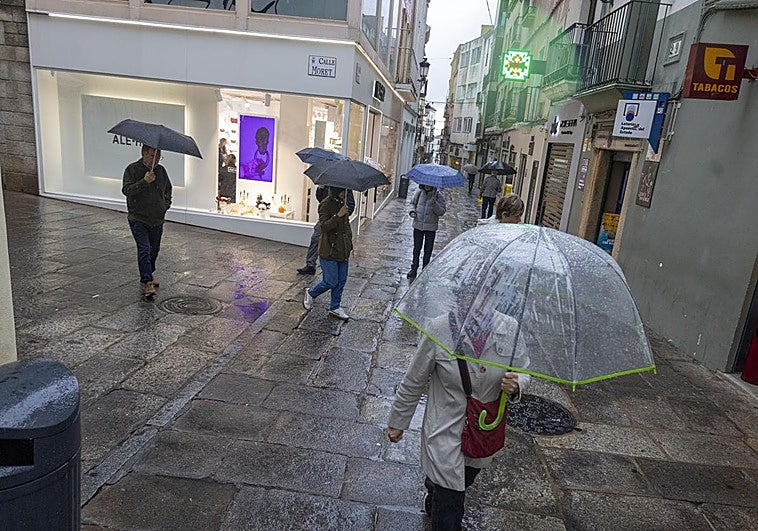 La borrasca Emilia deja lluvias persistentes pero débiles en la región este viernes
