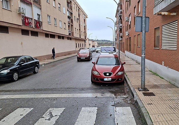 Los Tedax acuden por una fuerte explosión con daños en la barriada de Llera de Badajoz