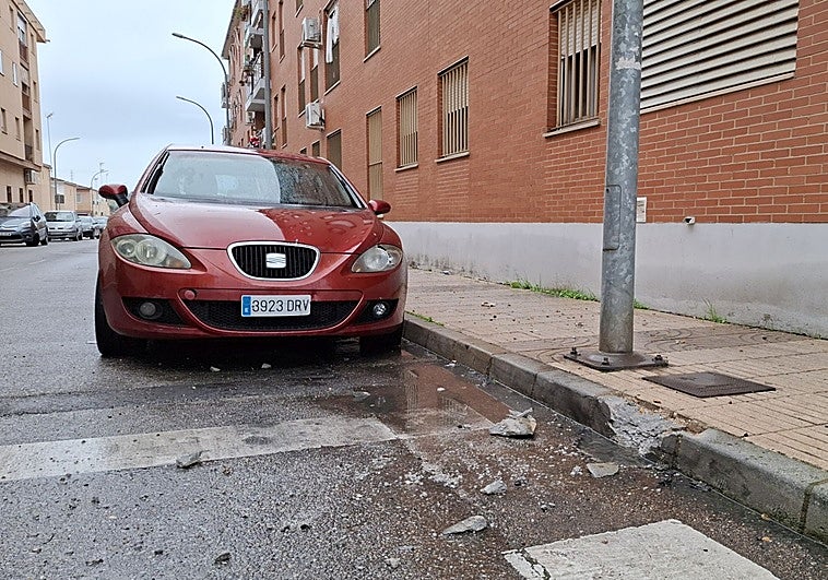La policía aún no ha determinado el origen de la explosión que dañó cinco coches en Llera