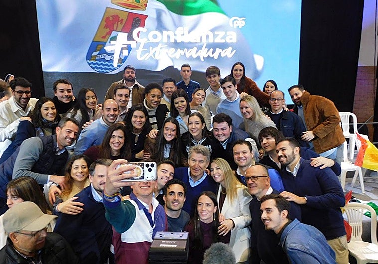 El PP insiste en que no se cerrará la central nuclear de Almaraz en el acto que celebra en Navalmoral de la Mata