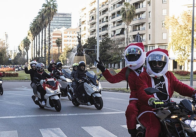 Más de 1.500 motores baten récord en la Papanoelada motera por las calles de Badajoz