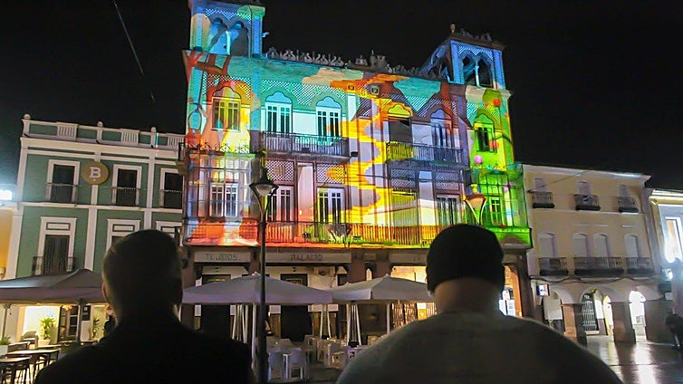 El Palacio de la China resplandece con el videomapping navideño de Mérida