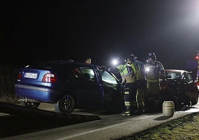 Varios heridos tras un choque frontal con tres vehículos implicados cerca de Badajoz