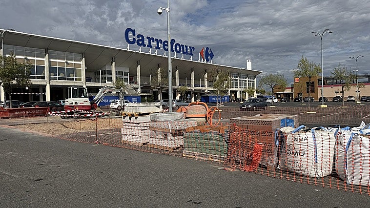 Carrefour vende el hipermercado de Plasencia a una firma estadounidense
