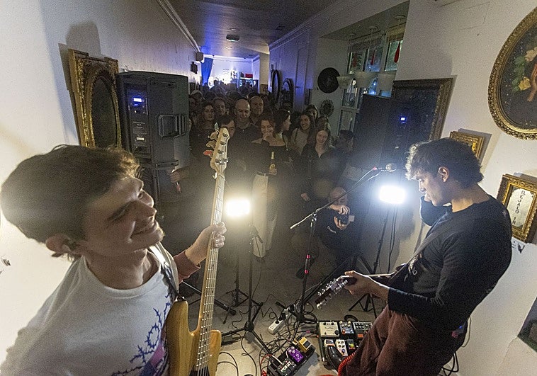 Robe Iniesta en los corazones prenavideños de Cáceres