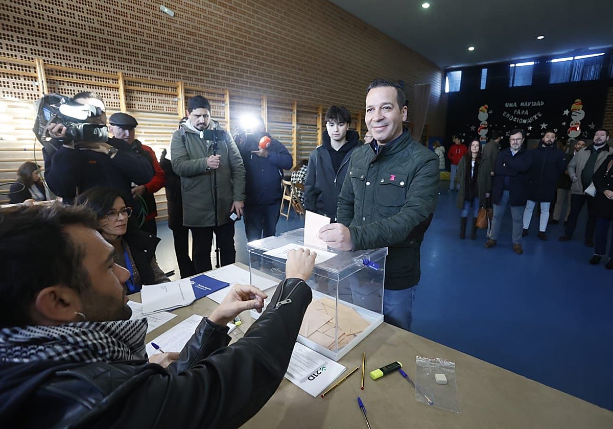 Óscar Fernández Calle, el candidato de Vox: «Lo vamos a cambiar todo y vamos a empezar por Extremadura»