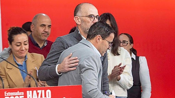 Gallardo dimite como líder pero se mantiene como diputado: «Doy un paso atrás para impulsar al PSOE»