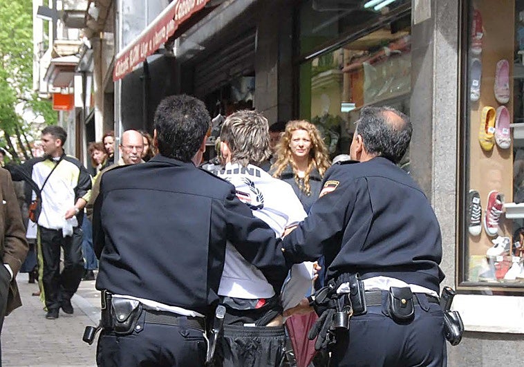 La Policía Nacional detiene en Plasencia al autor de varios hurtos en comercios durante la campaña de Navidad