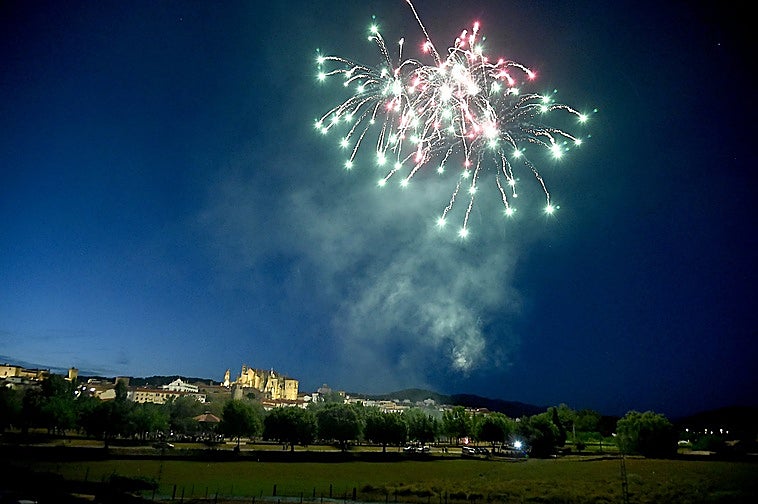Multas de hasta 300 euros en Plasencia por el uso irresponsable de petardos y pirotecnia