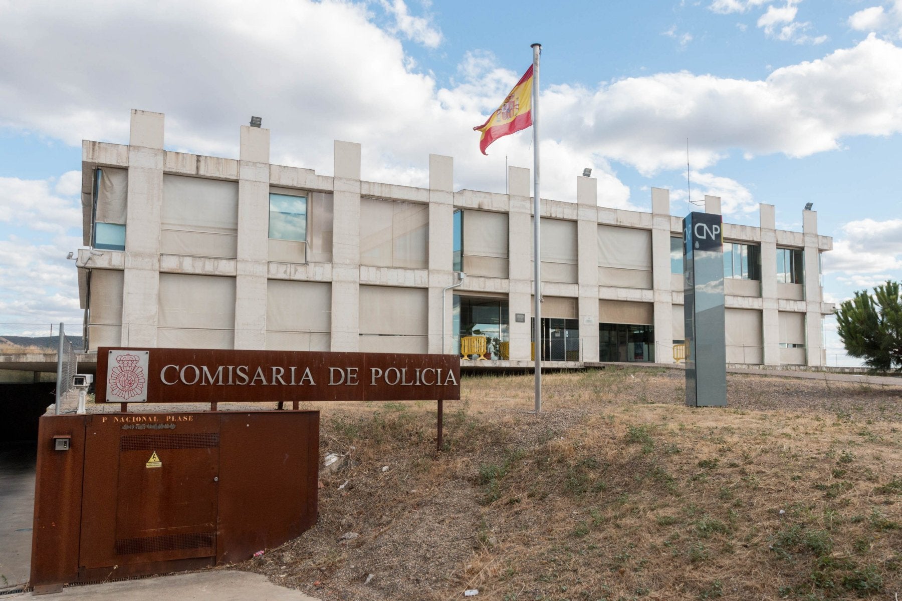 La fachada exterior de la comisaría cambiará su aspecto.