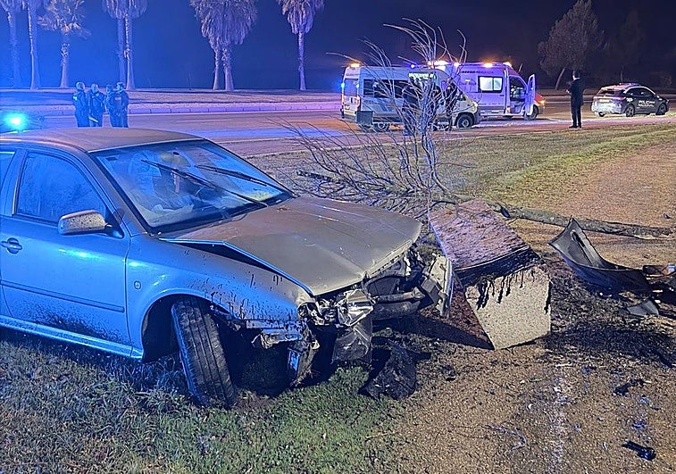 Herida tras salirse de la vía y chocar contra un banco de piedra en Badajoz durante la Nochebuena 