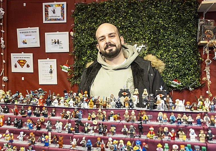 Mercado de Navidad de Cáceres: «Hay mucho público, son días de hacer regalos»