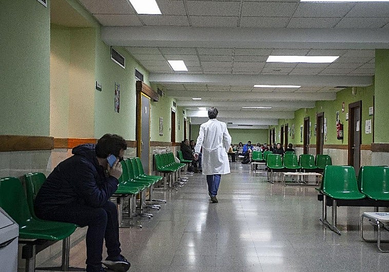El Gobierno prorroga la jubilación activa y 78 médicos del SES podrán seguir trabajando