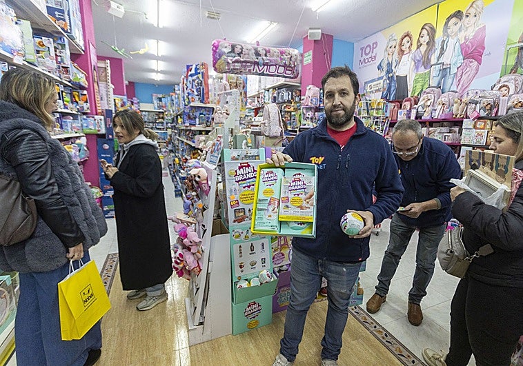 Los juguetes en miniatura arrasan en la carta de los extremeños a los Reyes Magos