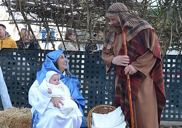 Belén viviente de abuelos y nietos en Valdebótoa